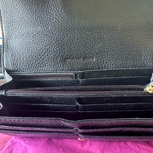 Black envelope wallet with gold logo accent - Picture 4 of 4